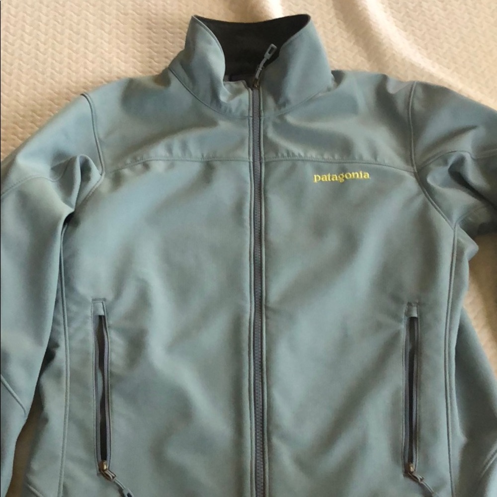 Patagonia wind breaker women’s medium
